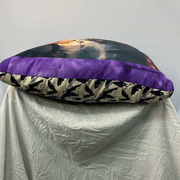 Homemade brand new T-shirt pillow.  Haunted house Bats Halloween accent pillow - Picture 4 of 8